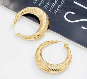 Elegant Geometric Twist Hoop Earrings