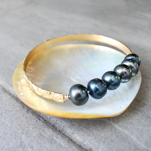 Gold Koru Bangle, Hawaii Pearl Bangle, Pearl Gold Bangle, Wave Bangle, Large Black Pearl, Beachy Bangle, on sale Black Pearl Bracelet, Hammered Gold